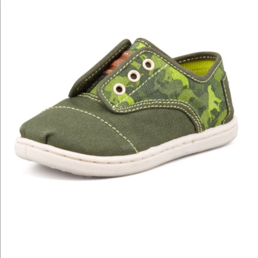NWOT Tiny Animal-Camo-Print Cordones Shoe, Green